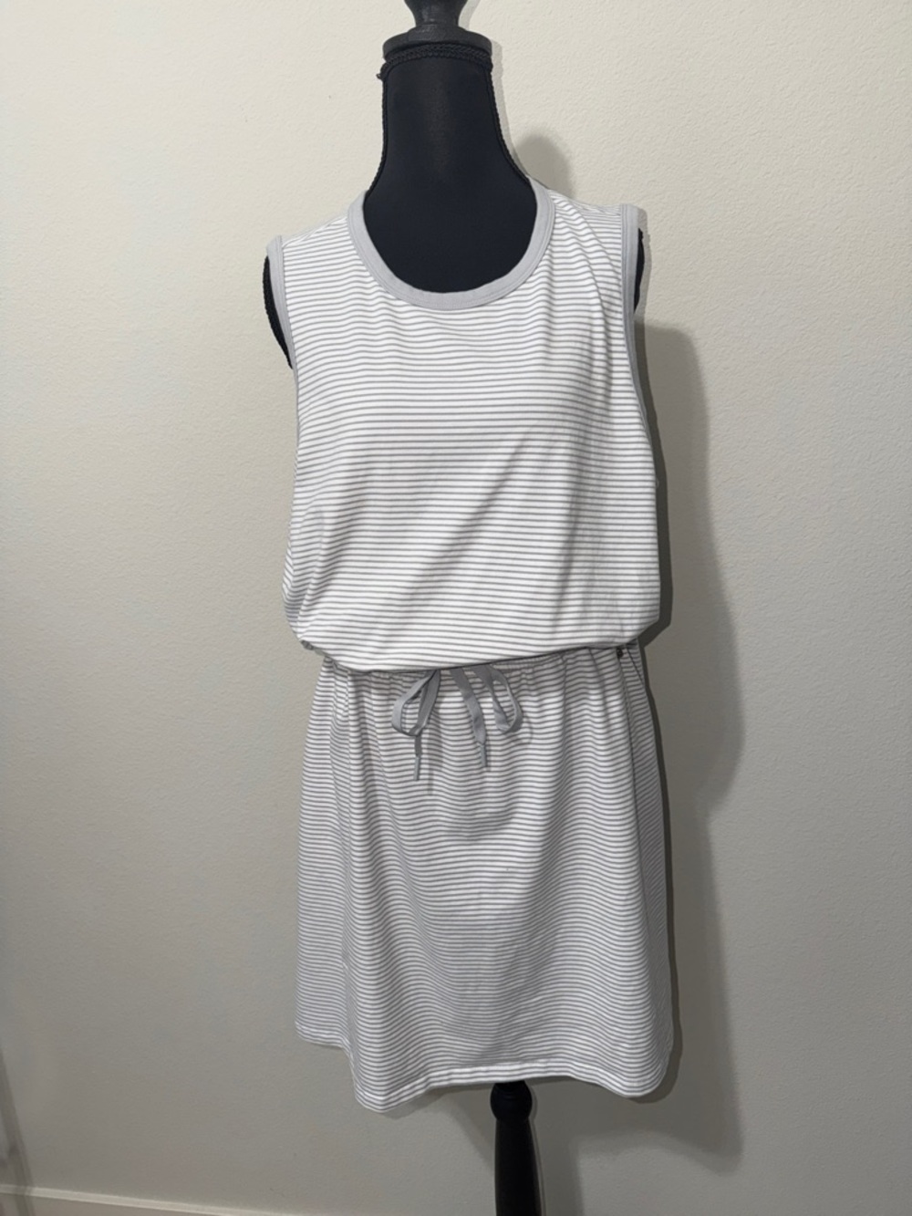 Sleeveless Striped Drawstring Mini Dress - White & Light Gray